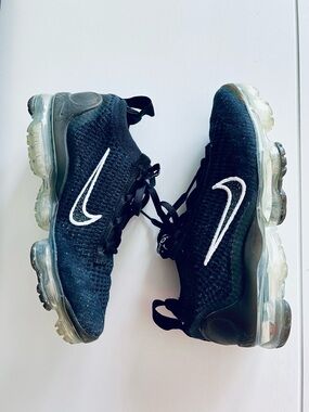 Nike Air VaporMax 2021 FK Black Metallic Silver (Women's) size 6.5
